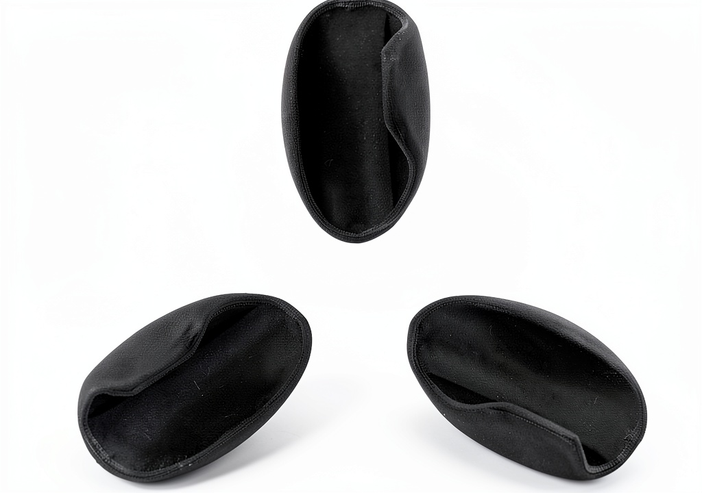 Flute thumb pads made of silicone material